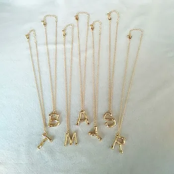 2cm Mici de Aur de Metal cu Ciocanul de Bambus 26 Scrisoare Alfabet a-Z Minimalist Inițială Pandantiv Colier Moda poftă de mâncare Lanț de Gât Bijuterii